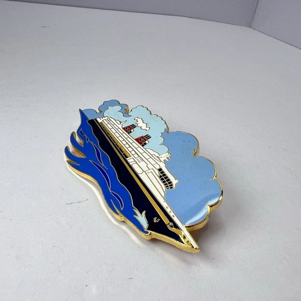 Disney Cruise Line Memory Box‎ Centerpiece Ship Disney Pin DCL Limited Run 5000